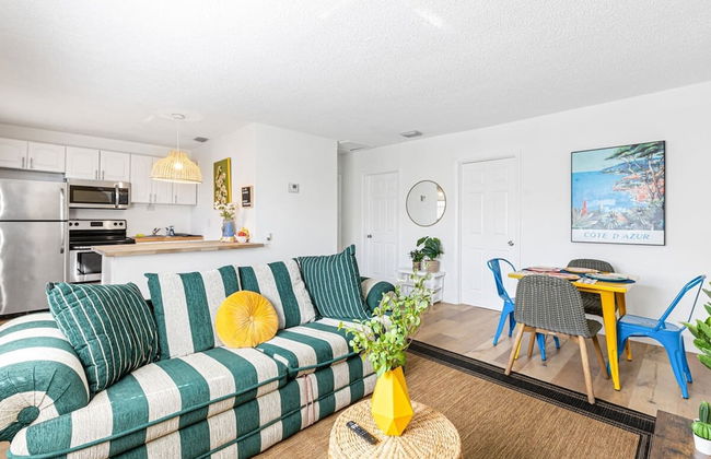 Lovely 2 BR Condo in Sailboat Bend - Photo 2