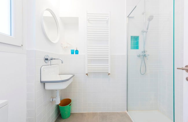 Be Mate Gran Vía Suites - Photo 74