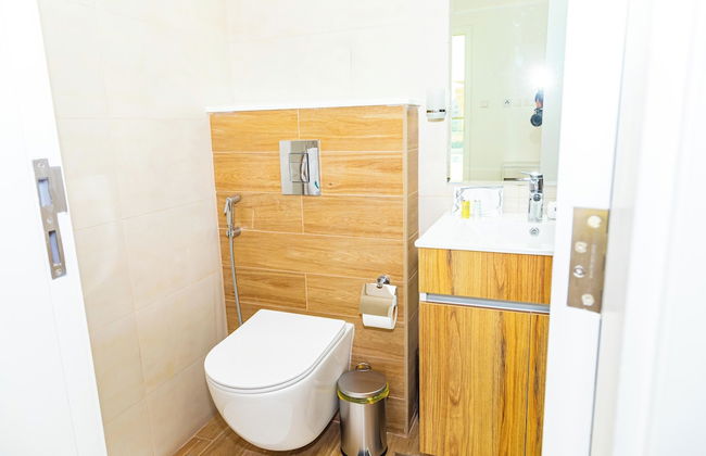 Bloomfields Spacious 2BR Duplex in Oasis - Photo 14