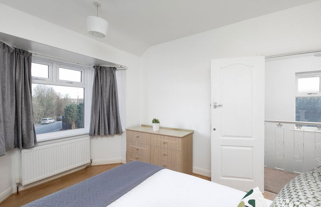 Skyvillion - Enfield 4bed House W Garden & Parking - Photo 11