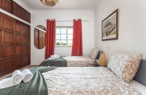 Spacious Villa Swimming Pool by HostWise - Foto 27