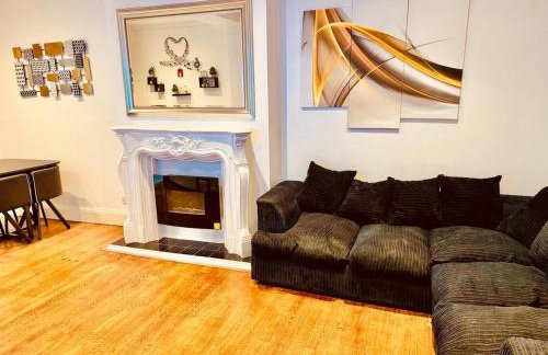 4-Bed Oasis Quiet Culde sac - Foto 28