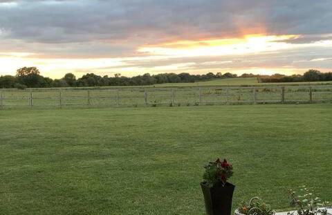 Charming King Bed Ensuite Studio in Peaceful West Challow - Photo 18