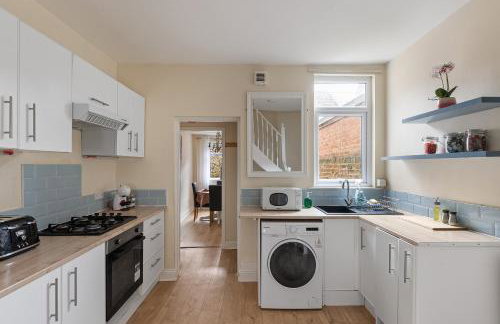 The Victoria - Quaint Victorian Home With Free Parking - Foto 3