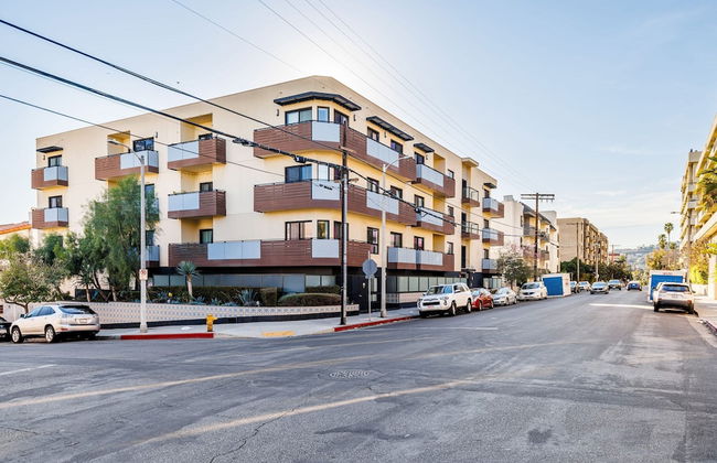 2BR Fully Furnished Apartment on Hawthorn Ave Hollywood - Photo 22