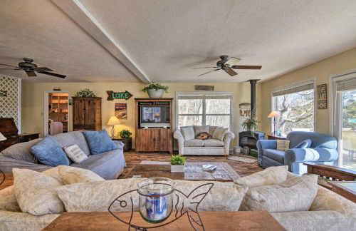 Lakefront Table Rock Getaway with Private Swim Dock! - Foto 5