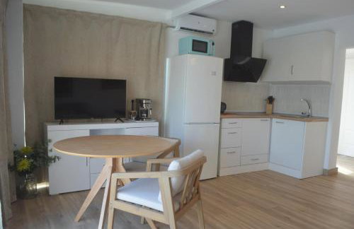 Espectacular Suite Privada a pie de playa y mar en CHALET ROQUETES - Foto 55