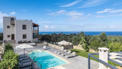 Villa Aris: A Serene Experience, 3BRs, Pool & Bbq - Photo 2, sunbed