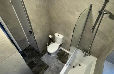 Contractor and Family, Private Detached Property DY5 - Foto 12