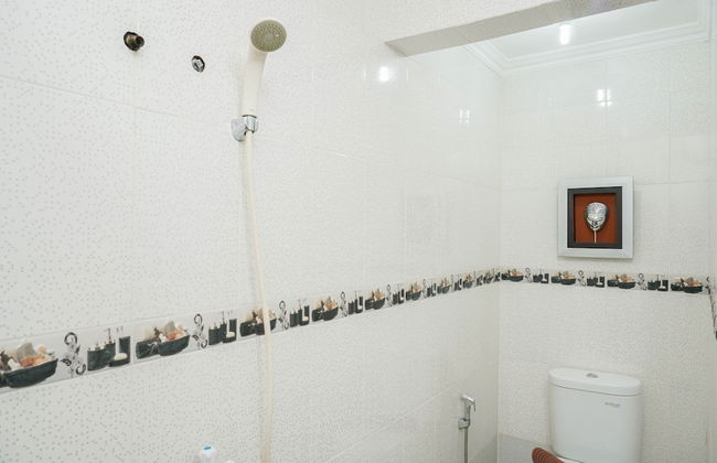 Fully Furnished with Comfortable 2BR Grand Palace Kemayoran Apartment - Photo 15