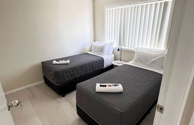 Lux Jesmond - Photo 2