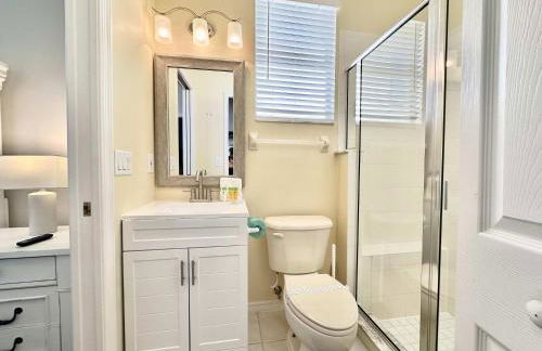 Poolside At Calabay - Home for 9 with Game Room - Foto 16