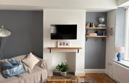 FRESH Flat in Leek, Staffordshire - Photo 5