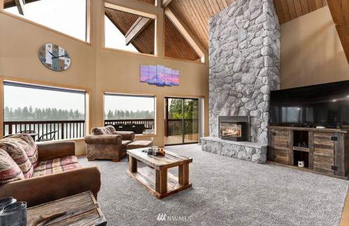 Beautiful Private Lake Lodge with Private Dock and Mountain Views - Foto 10