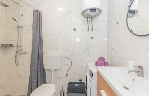 2 Bedroom Lovely Apartment In Danilo - Photo 19