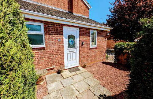 Your Leominster Base - 3BR Home with Garden & Parking - Foto 40