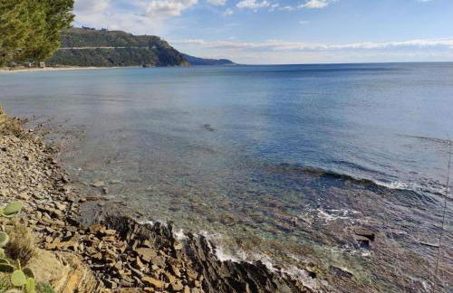 Elegante villa panoramica con giardino e idromassaggio a 10 minuti dal mare - Foto 77