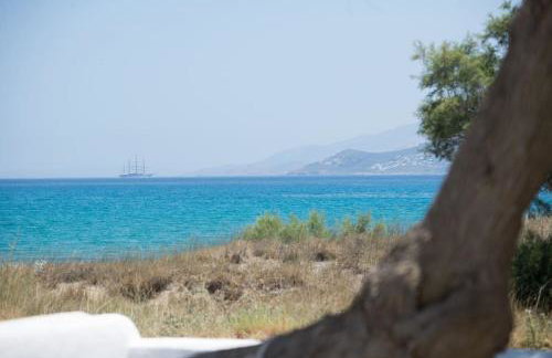 Wave Lullaby, Peaceful Beachfront Retreat in Paros - Photo 27