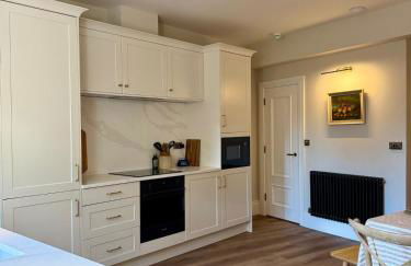 Spacious Luxury Apartment in the Heart of Shrewsbury Sleeps 6 - Photo 1
