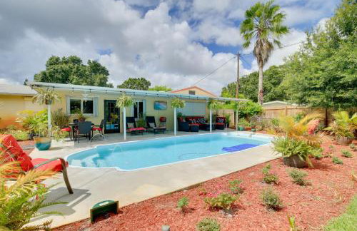 St Petersburg Home with Tropical Yard and Pool! - Foto 1