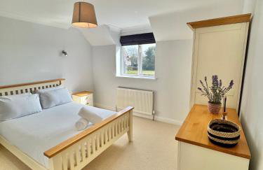 Stunning 7 Bedroom Escape Near New Forest and Beach - Large Garden - Serene Setting - Sleeps 14 - Foto 35
