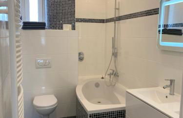 Moderne 4 Zimmer Apartment mit Bergblick Stadtzentrum Contactless Check-in - Foto 71