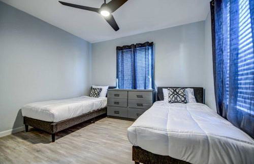 Modern Home-Downtown-3 Bedroom- King Bed - Foto 17