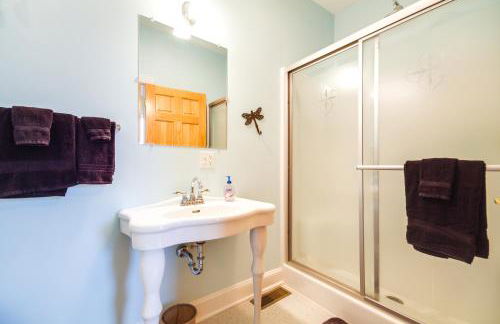 Cozy Missouri Retreat with Pool, Pond and Fire Pit! - Foto 15