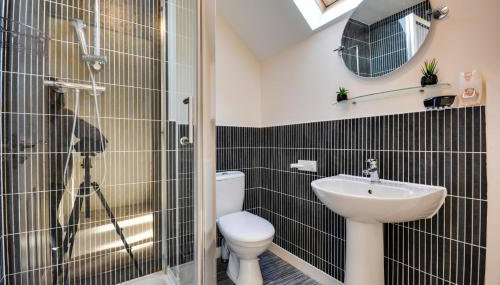 Three Bedroom House in Runcorn Close To The Lake with Parking - Foto 2