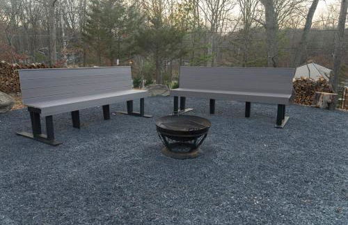 Modern Retreat Poconos 3BR Fire Pit Skiing - Foto 24