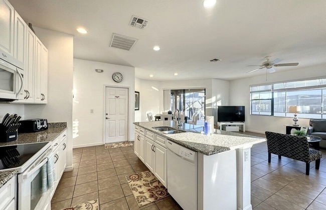 5 Bed South Facing Pool Close To Disney 5 Bedroom Villa by RedAwning - Photo 16