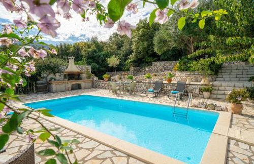 Villa Regina -Hidden Eden with Treehouse & Heated Pool - Foto 11