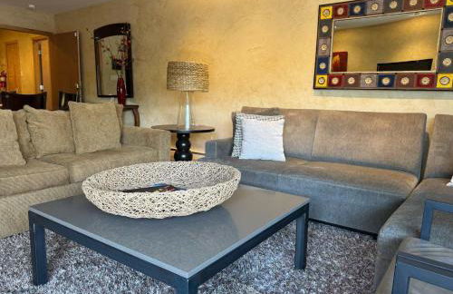 Best location in the heart of lions head, Ski lockers, jacuzzi and pool - Photo 4