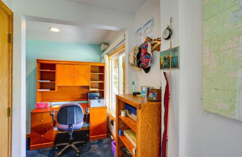 Sauna and Fireplaces! Lakefront Cadillac Retreat - Foto 36