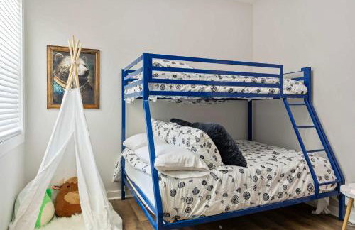 Secluded 3BR Cabin Lake Access & Resort Perks - Foto 21