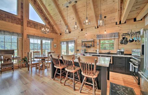 Luxe Log Cabin with Modern Finishes and Mtn Views - Foto 5