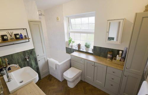 Quirky & cosy 1 or 2 bedroom house in peaceful village - Photo 11