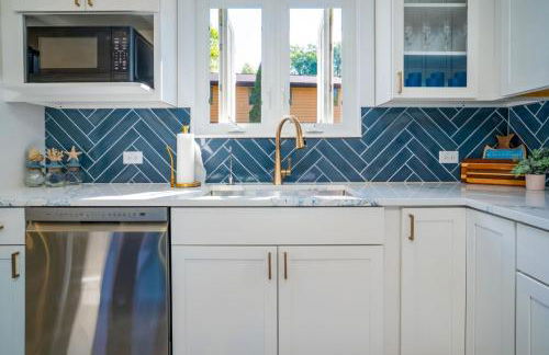 The Blue Sapphire 3BR 3BA Luxury Lakefront Home on Mineola Bay Stunning Views on Chain O Lakes - Photo 25