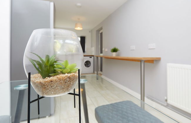 2 Bed Derby House- Parking - Rolls Royce - Foto 21