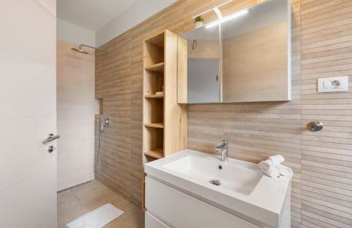 Villa Ajlin with Private Pool - Foto 21