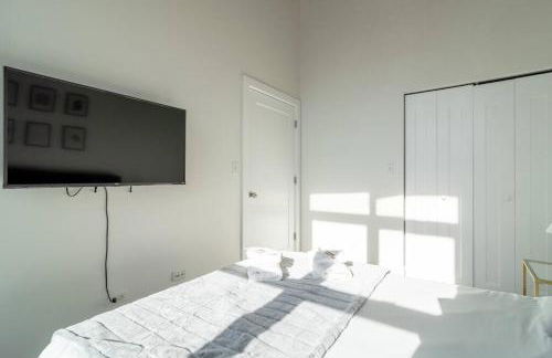 McCormick Place Beautiful 2BR Apartment with Optional Parking Sleeps up to 8 Near Soldier Field, Grant Park and Lakefront Trail - Foto 16