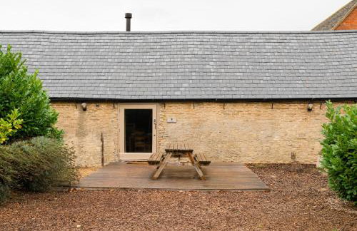 Charming Stone Cottage - Cotswolds Farm Stay - The Bullpen - Photo 39
