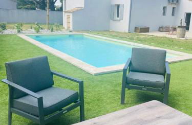 La Maison d à côté 8 à 10 personnes - Foto 1