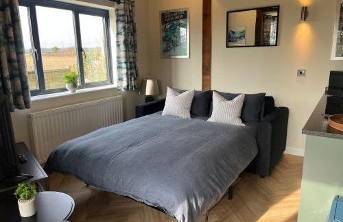 The Acorn Goodwood luxury lodge house 10 minute walk from Goodwood Festival of Speed - Foto 10