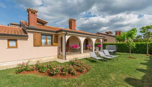 Villa Lori - Photo 4, Garden, sunbed