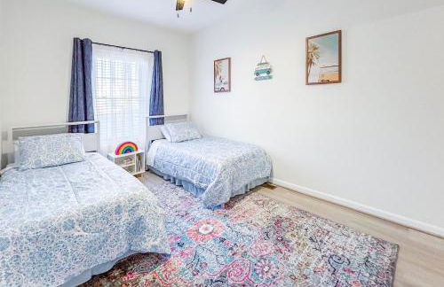 Modern and Comfy-2BR 2BA with pool access - ground floor, Near Outlets & Beaches - Foto 5