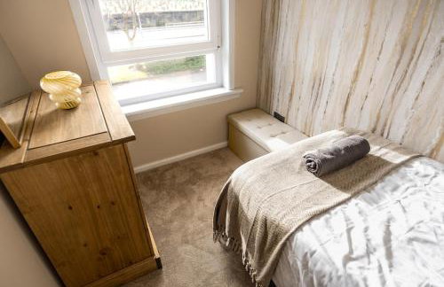 Spacious 3 Bed Home in Glasgow City With Free Parking - Foto 15