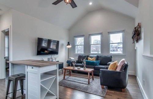 Cozy Loft - Steps to 12th South and Belmont - Foto 1