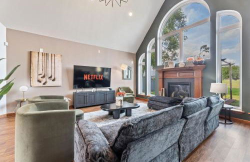 Golf-Side Luxe Escape Sleeps 13 Hot Tub & Theater - Foto 12