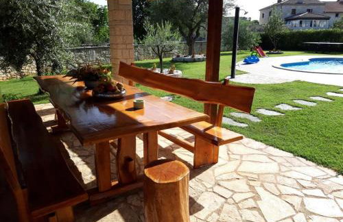 Holiday home in Pore with swimming pool - Photo 13